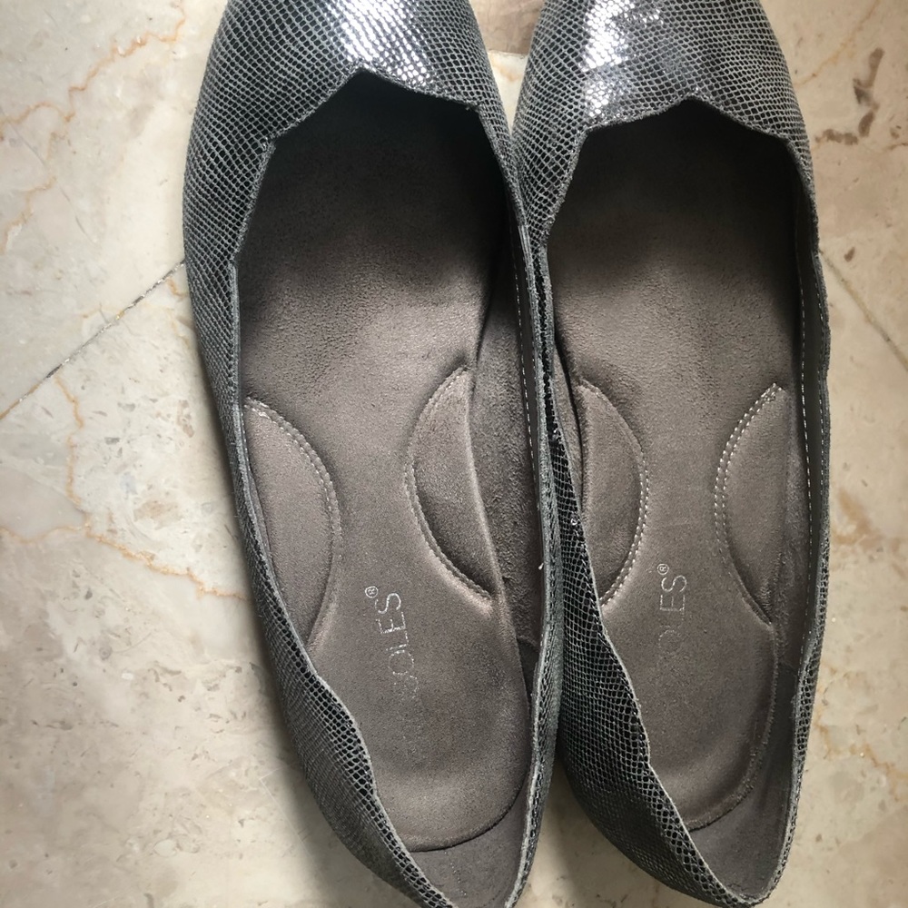 Grey women’s flat shoes - Picture 4 of 9
